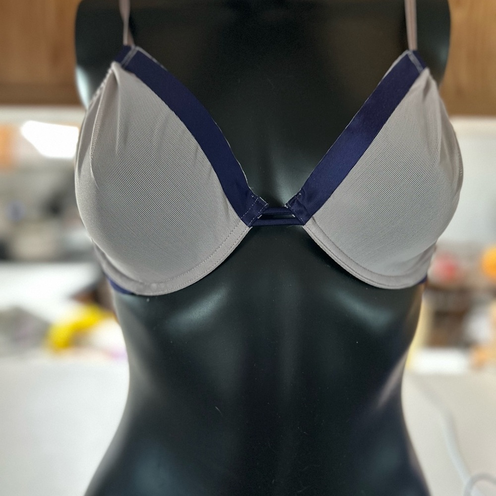 Victoria's Secret Gray and Navy Bra - Picture 1 of 8